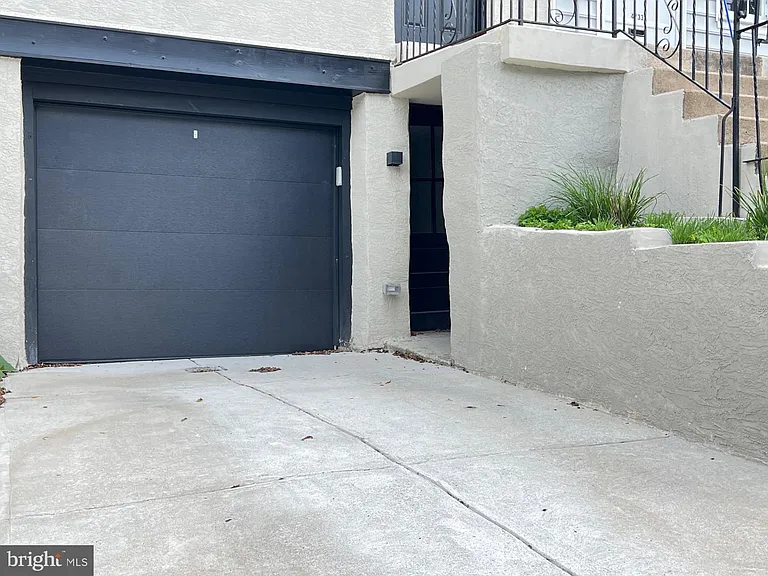 4735 Sheldon St — Photo 2
