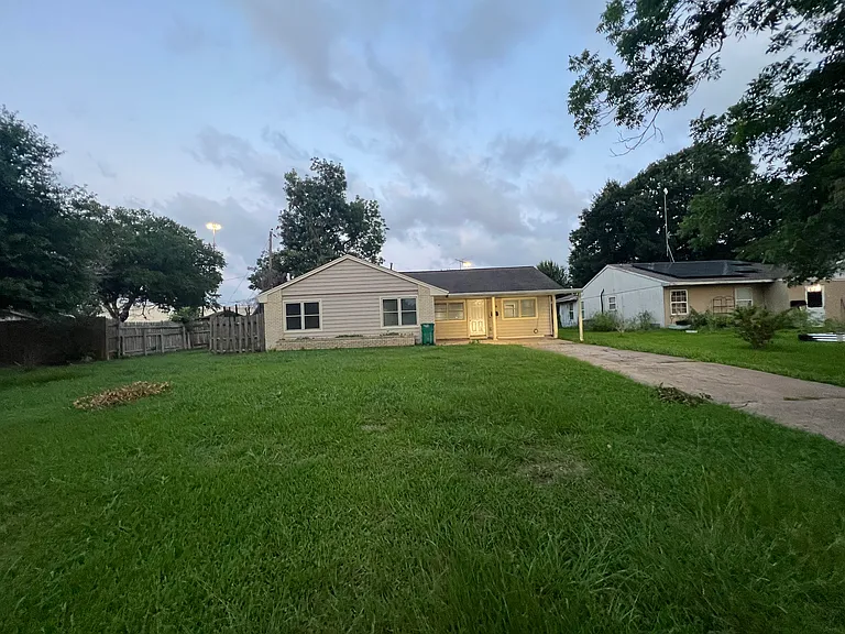 317 Parkwood Dr — Photo 3