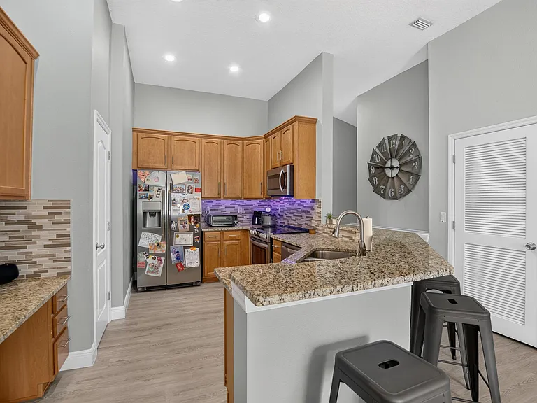 6746 Breezy Palm Dr — Photo 11