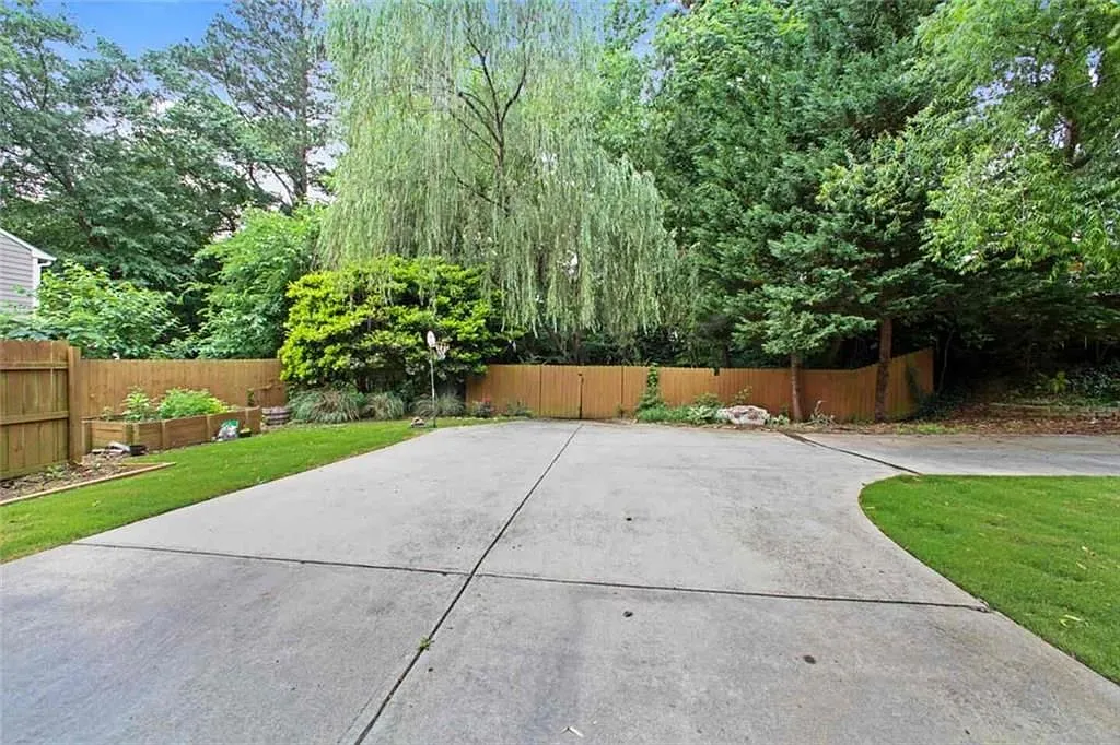4 bed, 3.0 bath, 3268 sqft, $3,700 — Photo 3