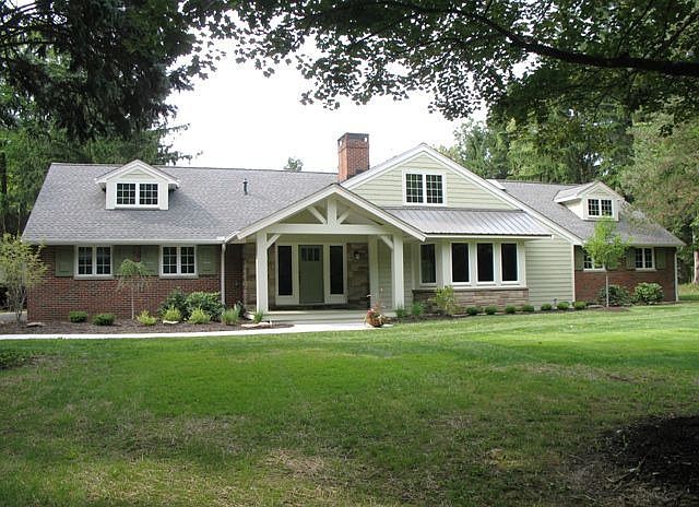 Completly renovated 4 BR/3.2 BA transitional home on fantastic setting!