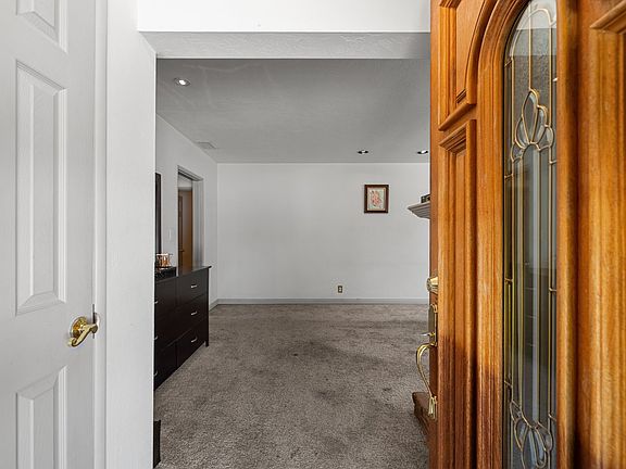 5th image of 19158 Roscoe Blvd