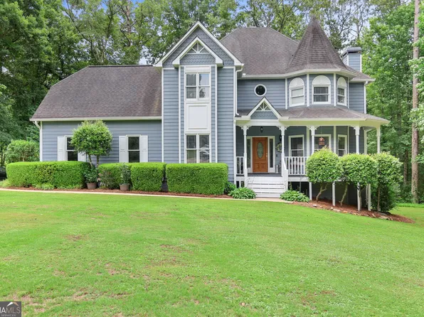 300 Tomahawk Dr, Sharpsburg, GA 30277