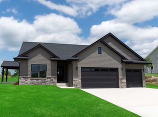 3090 Willow Ln, Pella, IA 50219