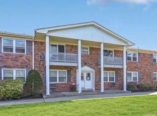 211 Fairharbor Dr #211, Patchogue, NY 11772