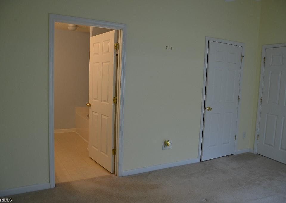 1st image of 404 Chesapeake Ln
