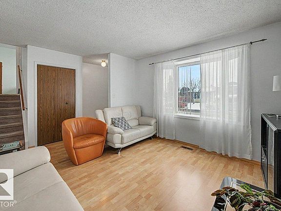 4th image of 691 Warwick Rd NW