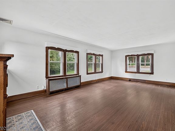 4th image of 1208 Pompton Ave