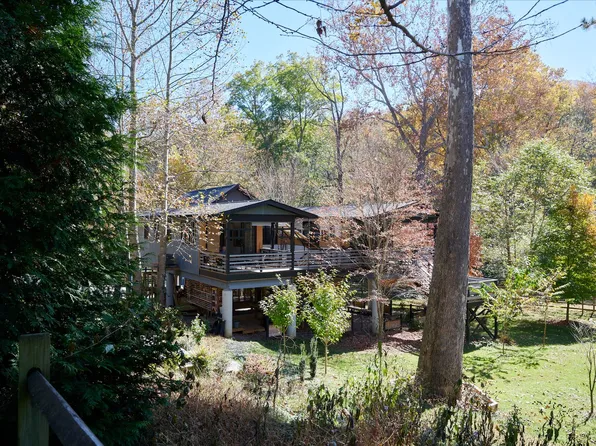 221 Azalea Rd E, Asheville, NC 28805