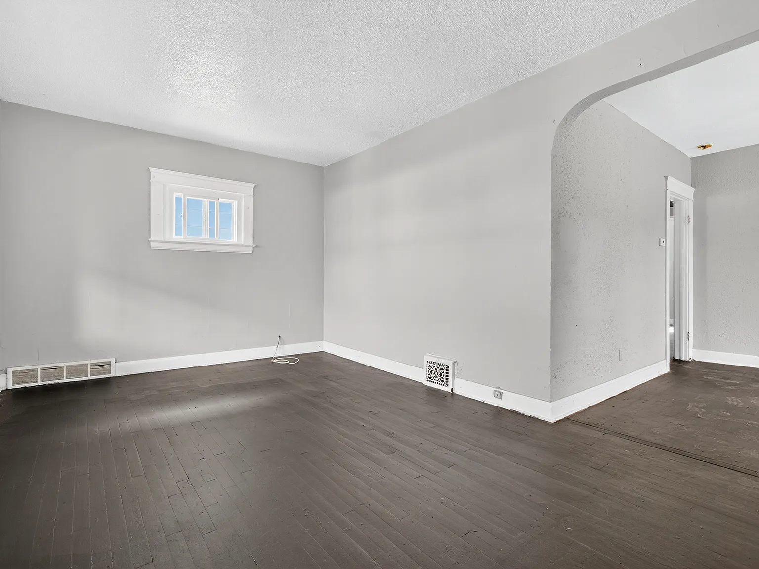 3 bed, 1250 sqft, $1,100 — Photo 2
