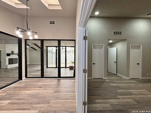 5202 Metcalf — Photo 13