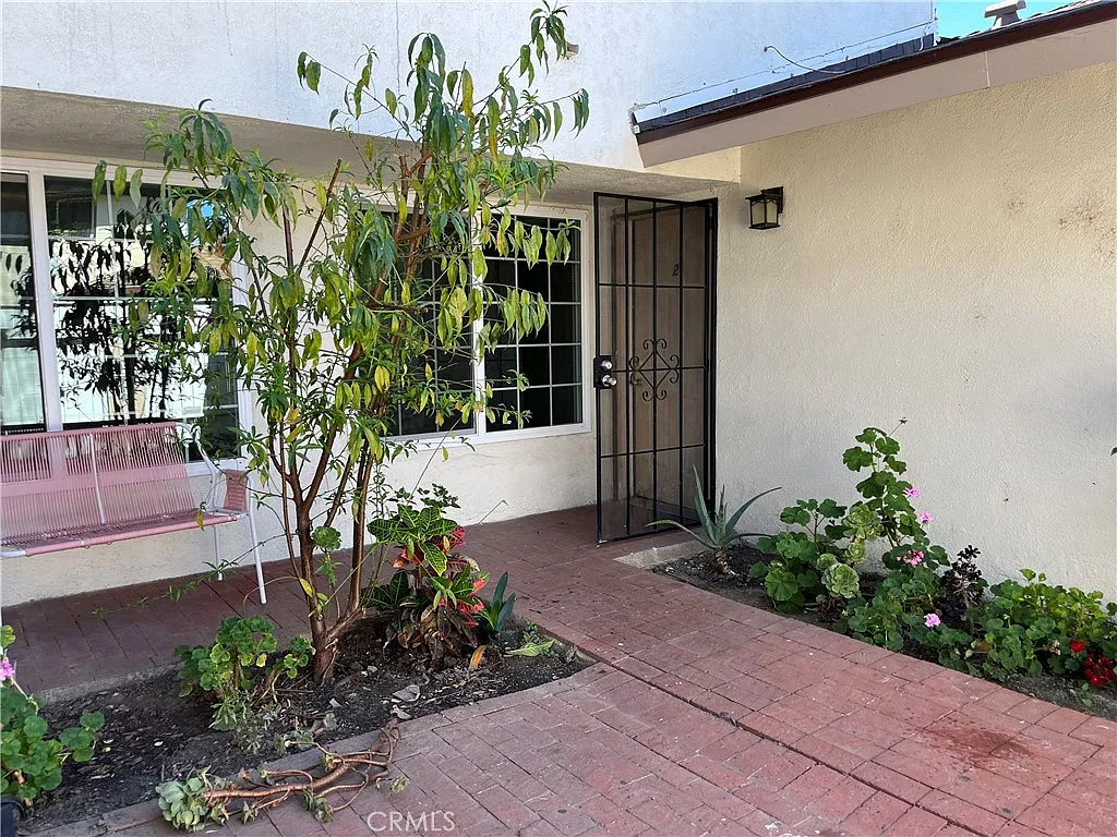 1 bed, 700 sqft, $2,075 — Photo 3