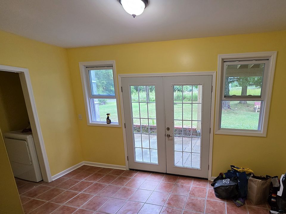 KITCHEN SUN ROOM FACING BACK YARD