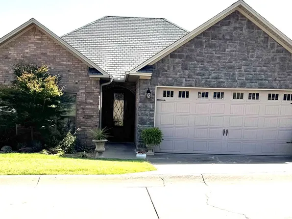 81 Village Ct, Russellville, AR 72802