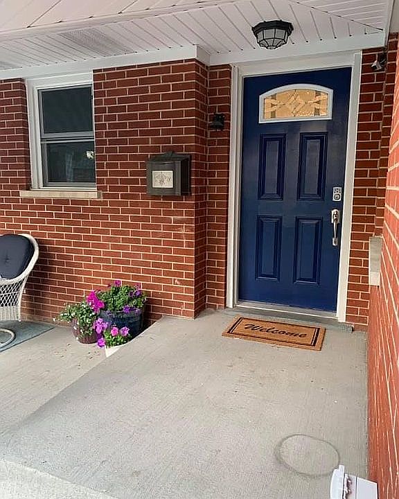 1st image of 105 E Berkshire Ln