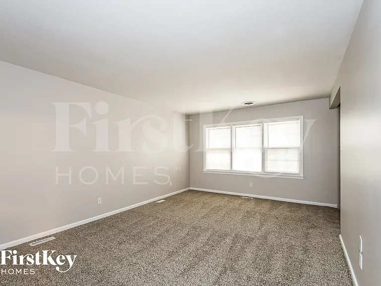 9846 Rivermont Dr — Photo 4