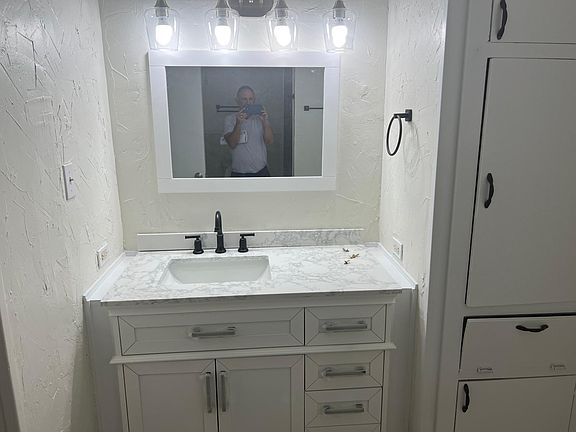 4th image of 2308 Clinton Dr