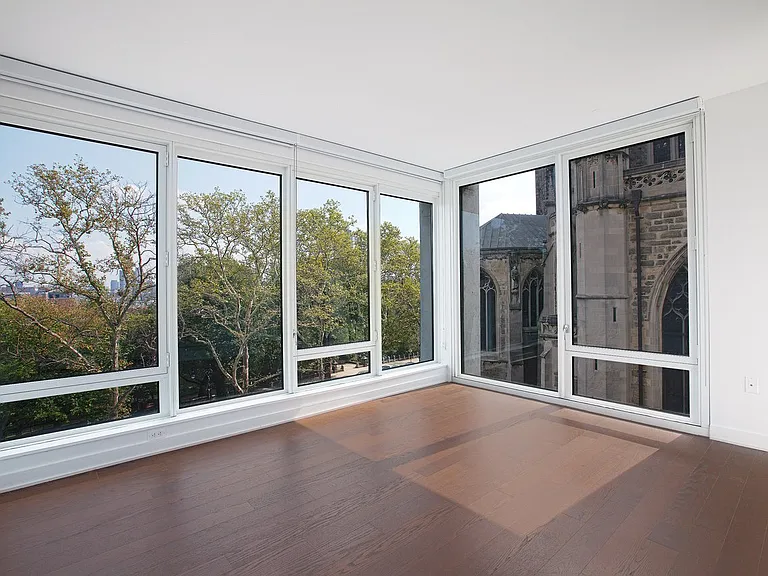 400 W 113th St #430 — Photo 3
