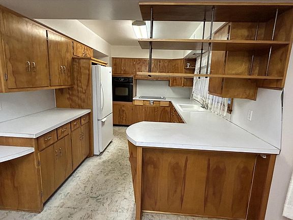 3rd image of 920 Zeisler St 731 10th St N STREET