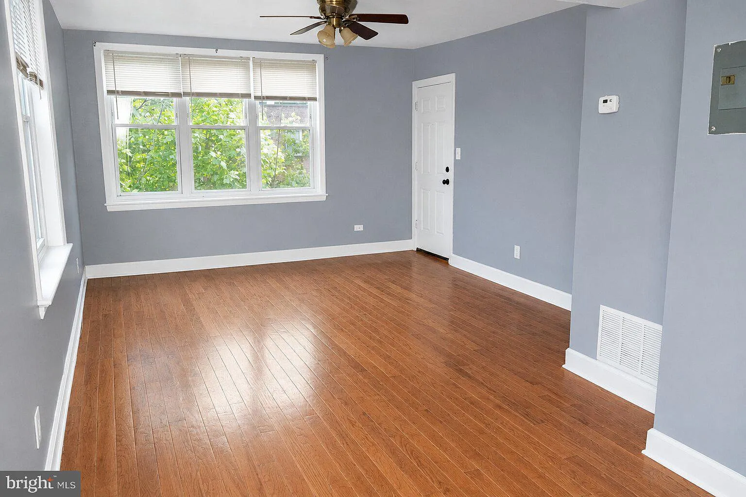 1 bed, 1.0 bath, 815 sqft, $1,330 — Photo 2