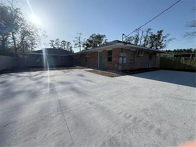 3 bed, 1.0 bath, 1280 sqft, $1,150 — Photo 2