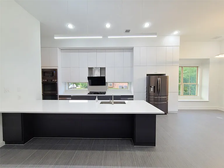 2812 Almanzor Ave — Photo 7