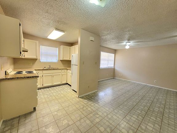 4th image of 722 Tumbleweed Dr APT 2