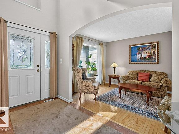 4th image of 572 Byrne Cres SW