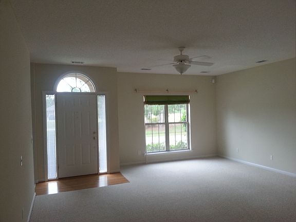 living room 18'4" x 14'