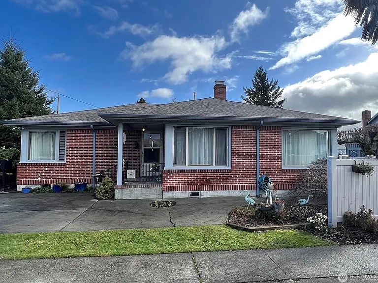 816 W Pioneer — Photo 2