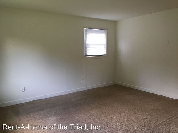 3rd image of 1315 Joyce St