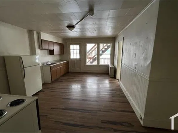 58 Falmouth St APT 2, Rumford, ME 04276