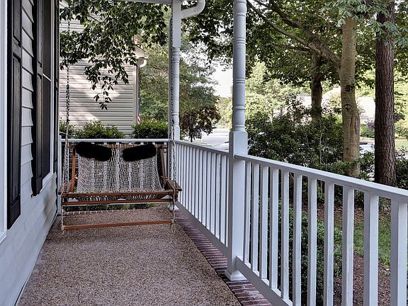 4th image of 304 Hollingsworth Ct