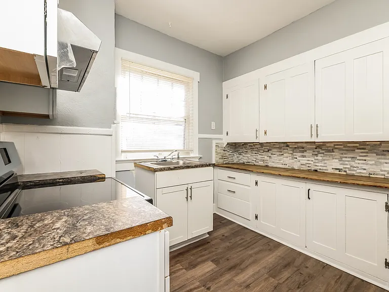 113 W Parkwood Dr #113 — Photo 4
