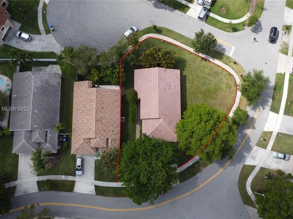 1970 NW 178th Ter