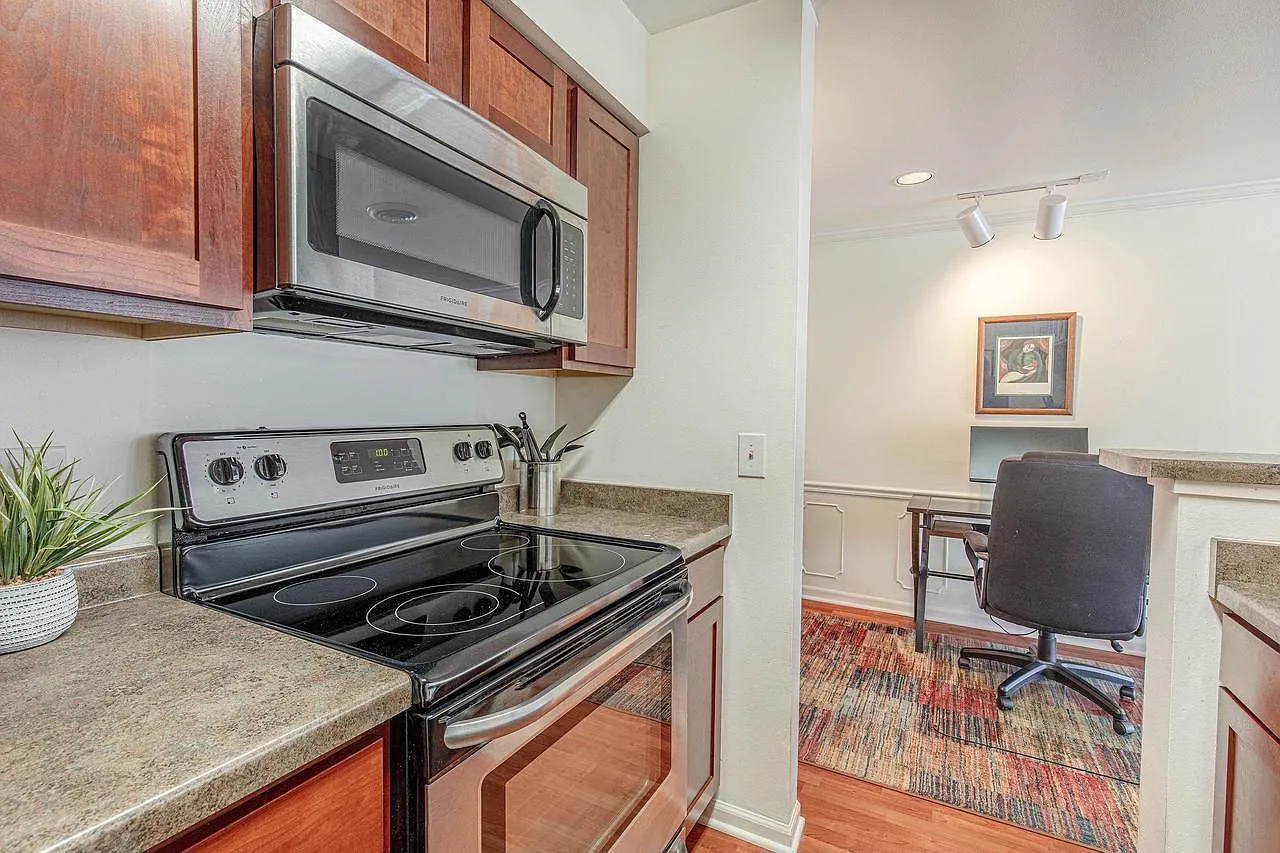 701 Harbor House Drive - 8 — Photo 4