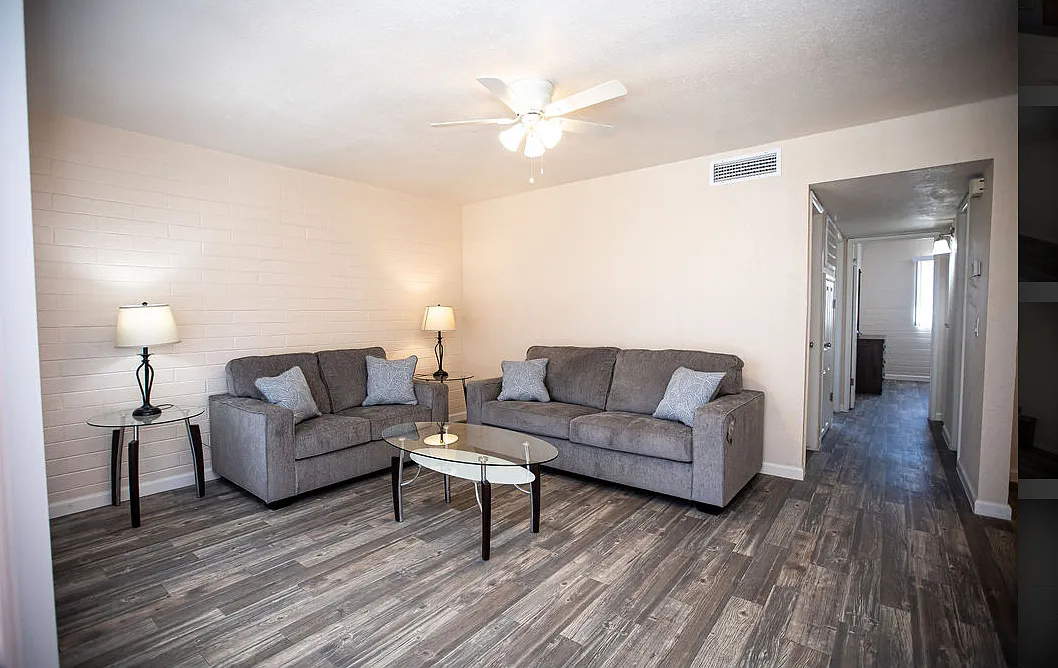 University Gardens Apartments — Photo 4