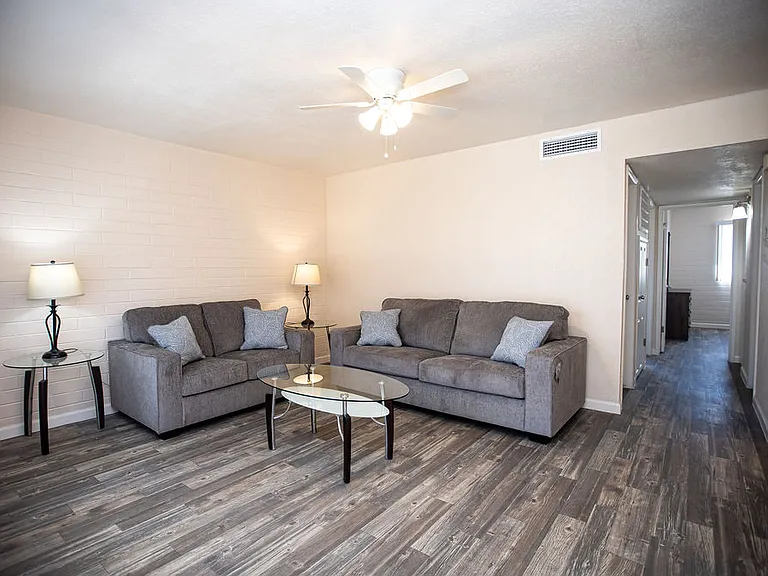 University Gardens Apartments — Photo 4