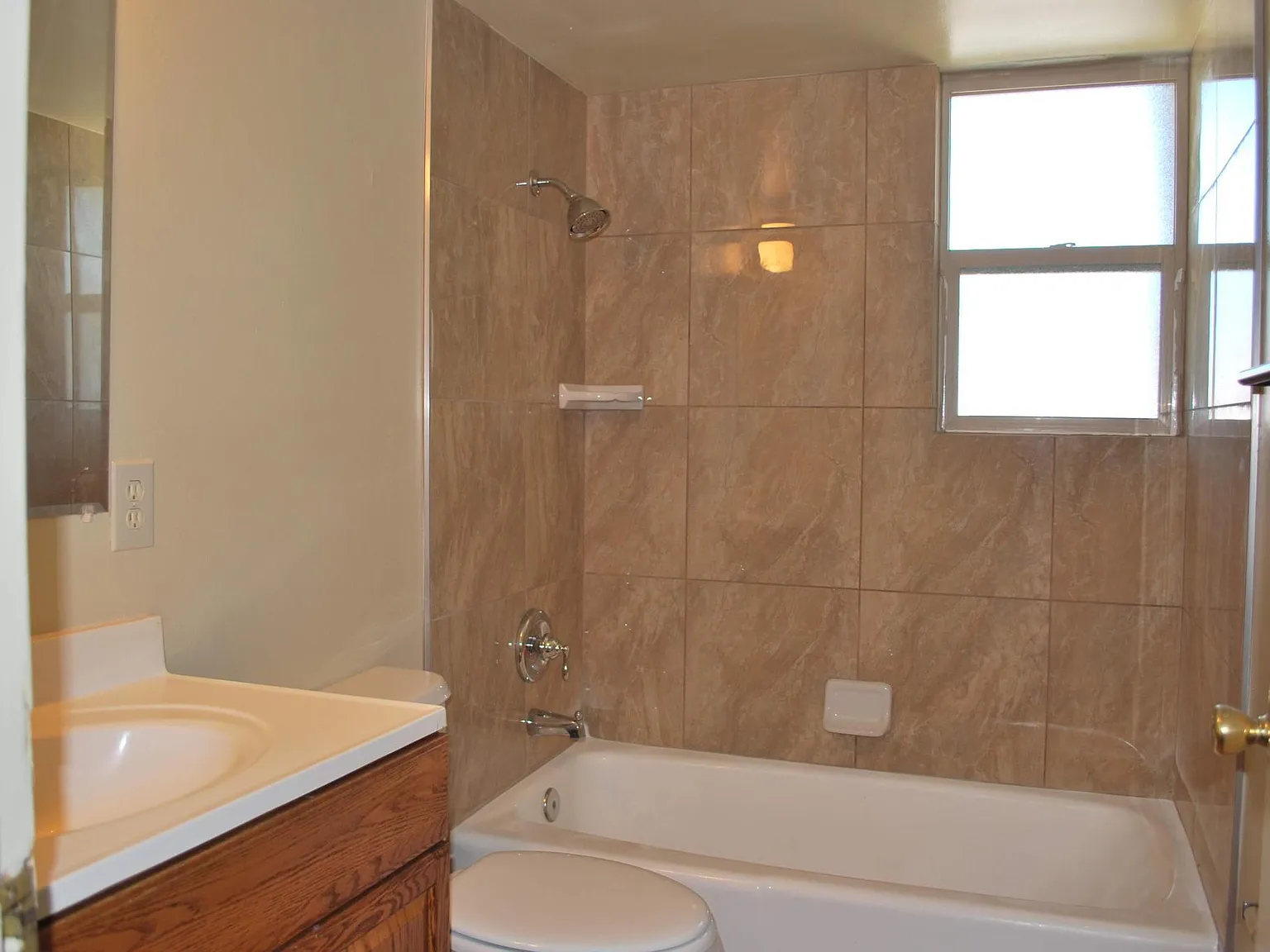 2 bed, 850 sqft, $1,325 — Photo 3