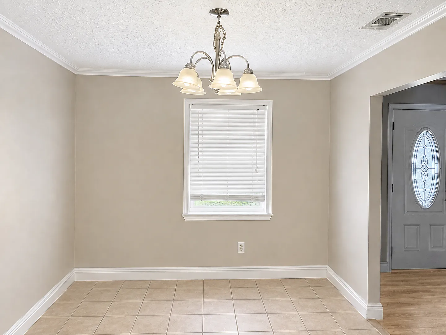 Charming 3-Bedroom Home in the Heart of Gulfport — Photo 4