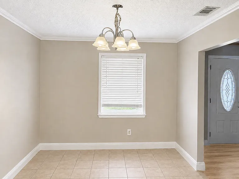402 Darby St — Photo 4