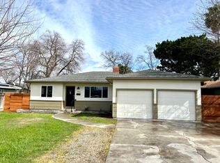 1042 Grove Ave, Gustine, CA 95322