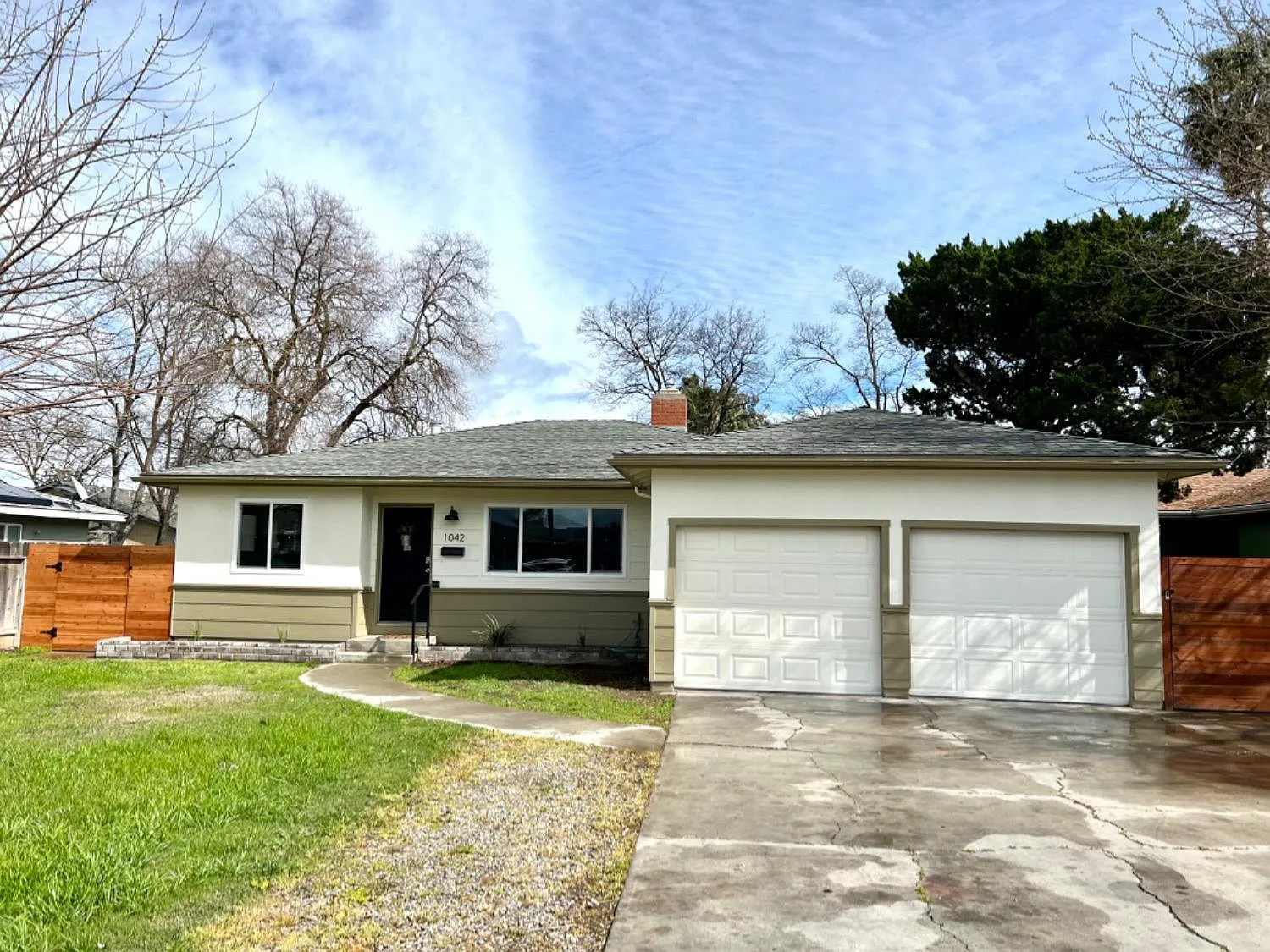 1042 Grove Ave photo 1