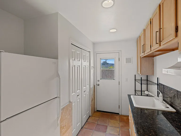 1225 Mescal St #B — Photo 3