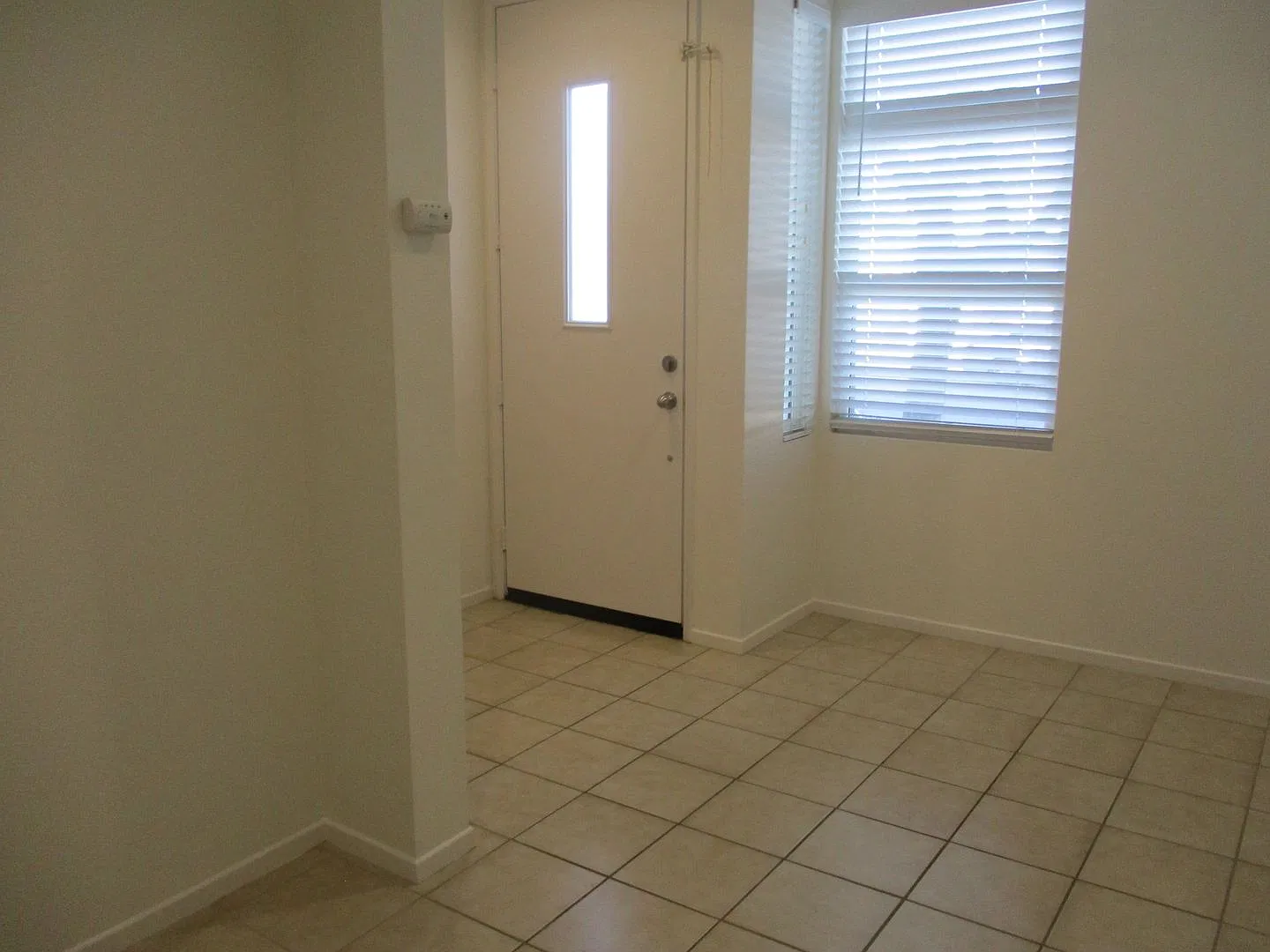 Beautiful 2 bedroom 2 bath town home plus office in the heart of Escondido — Photo 3