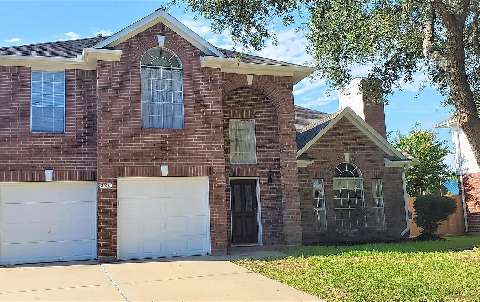4 bed, 2.5 bath, 2779 sqft, $2,800 — Photo 1