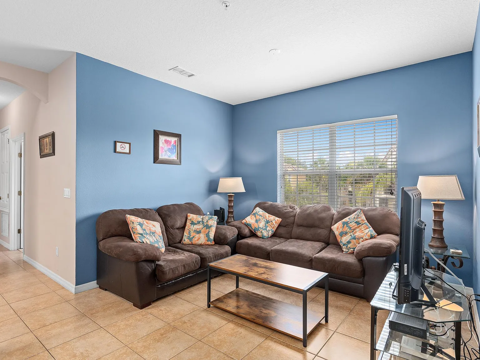 2 bed, 1015 sqft, $1,700 — Photo 3
