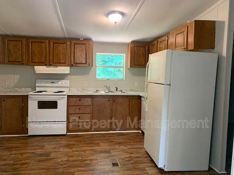 221 Oakleigh Dr — Photo 4