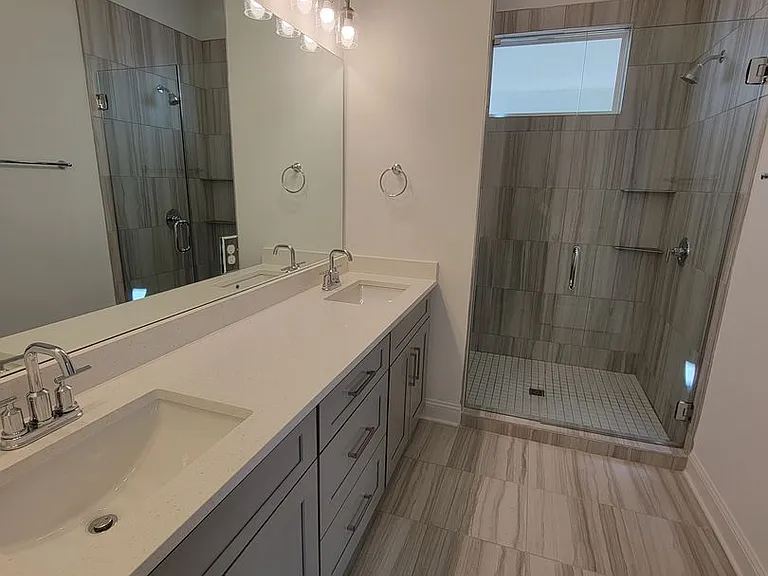 111 Pearl St — Photo 15