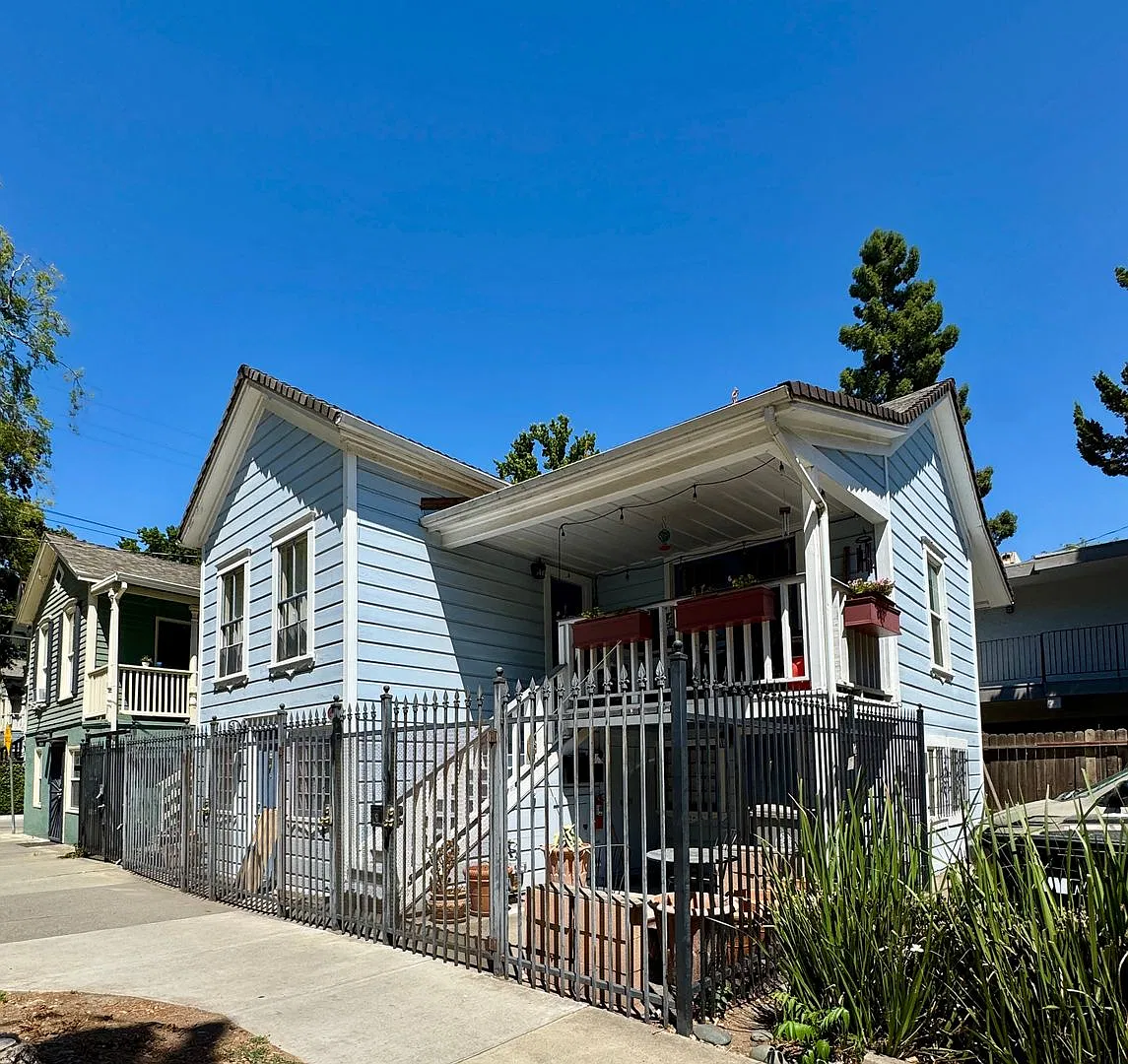 51913 — Photo 1